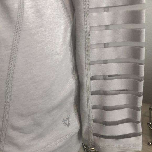 Betsy Johnson light gray long sleeve comfy shirt with lots of detail. Sz XS.EUC - Picture 3 of 10